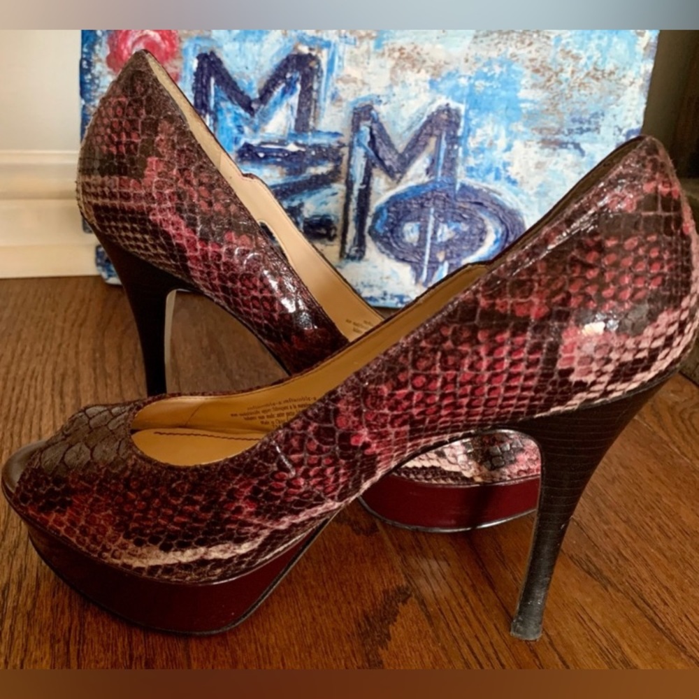Marc Fisher Purple Snakeskin Faux Leather Peep Toe Platform Heels Sz 7M Box